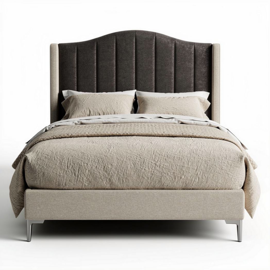 Twee persoonsbed met stoffen hoofdbord en metalen poten 200 x 160 x 100cm