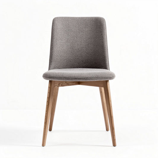 Stoel van grijs textiel met houten poten afmetingen 45 x 45 x 90cm