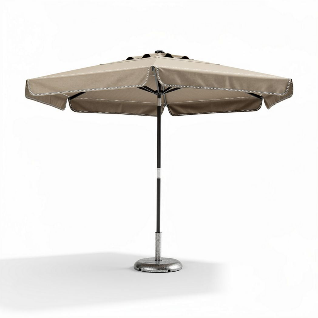 Parasol met een diameter van 250 cm gemaakt van waterdicht polyester in taupe kleur